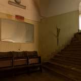 Ritorniamo sui nostri passi e da una scala...
